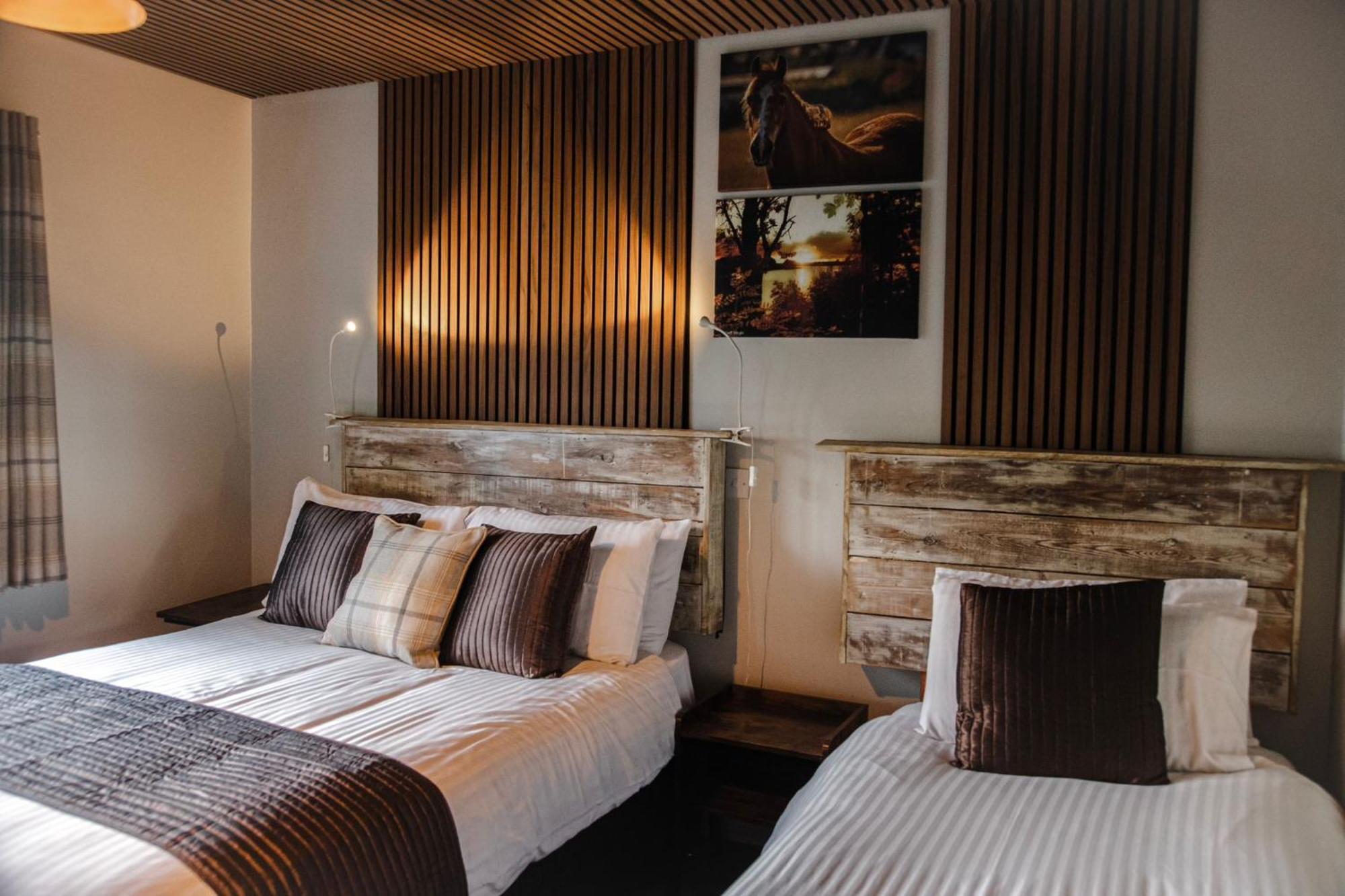 Grains Bar Hotel Олдъм Екстериор снимка