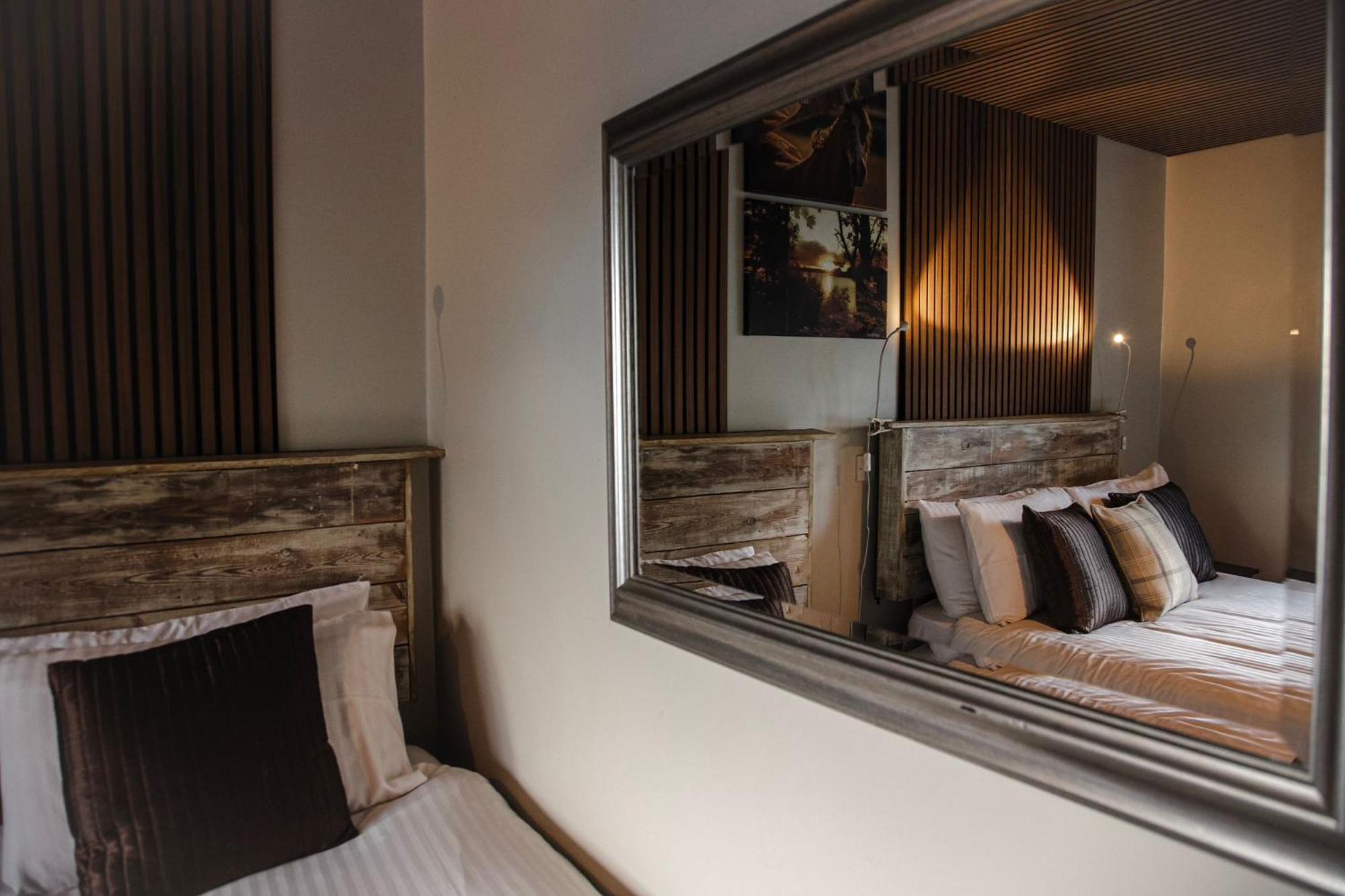 Grains Bar Hotel Олдъм Екстериор снимка